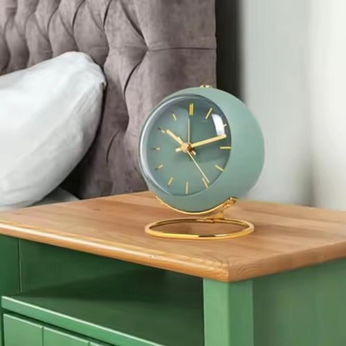 Alarm clock bedside - no, ticking